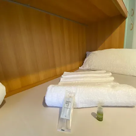 Family House With Free Parking, 450m From Beach Apartment Lazise