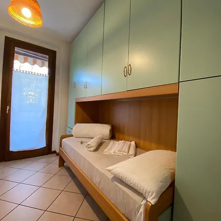 Apartment Family House With Free Parking, 450m From Beach *