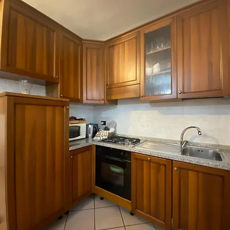 Family House With Free Parking, 450m From Beach