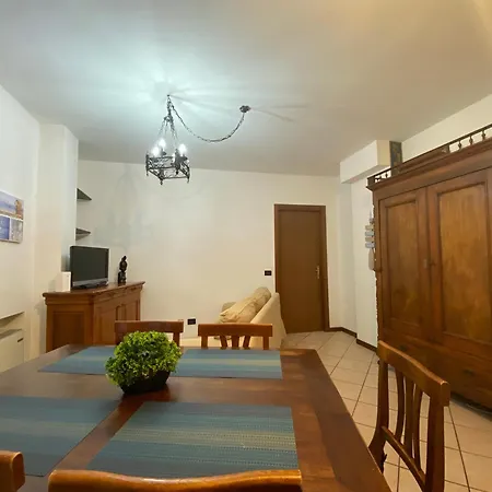 Family House With Free Parking, 450m From Beach Apartment *
